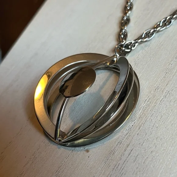 Funky Metal Necklace - Picture 3 of 6